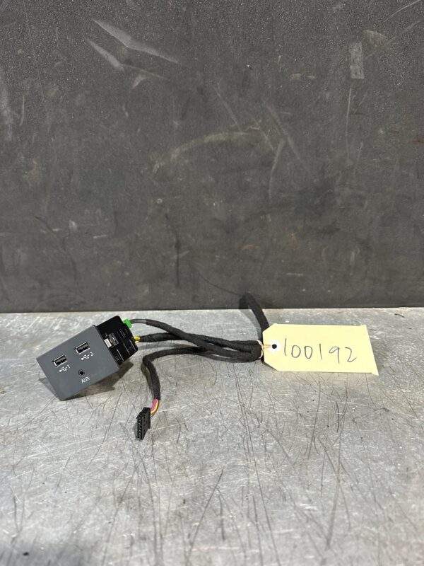 Audi 8V A3 S3 RS3 USB Port Interface 81A 035 736