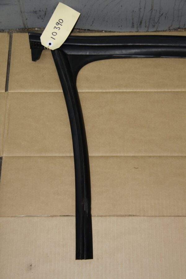 Audi 8V S3 Front Right Drivers Side Door Window Channel Seal 8V5 837 440