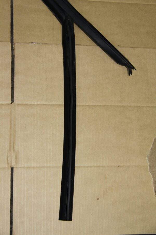 Audi 8V S3 Front Right Drivers Side Door Window Channel Seal 8V5 837 440