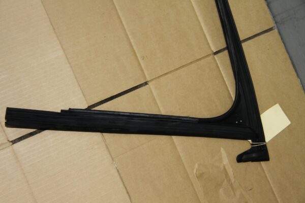 Audi 8V S3 Front Right Drivers Side Door Window Channel Seal 8V5 837 440