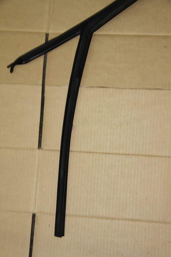 Audi 8V S3 Front Right Drivers Side Door Window Channel Seal 8V5 837 440