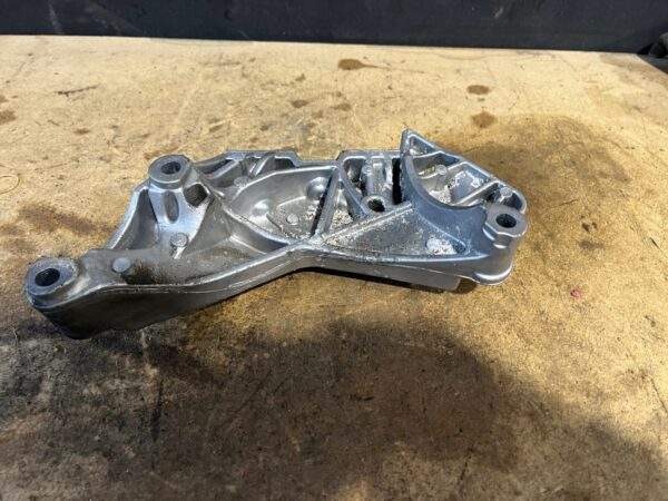 Audi Volkswagen Engine Support Bracket Mount 06J 199 207 P