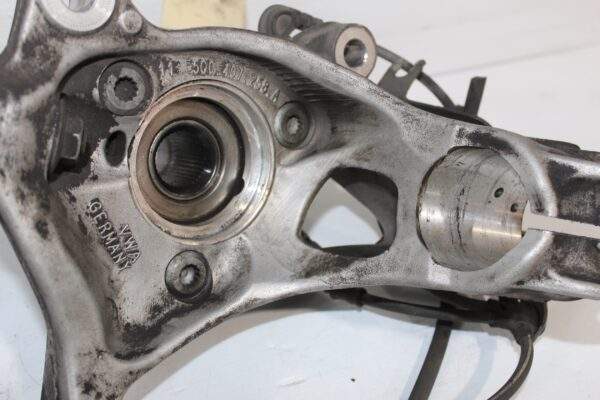 Audi 8V S3 / Volkswagen Mk7 Golf R Front Right Knuckle Hub Carrier 5Q0 407 258 A