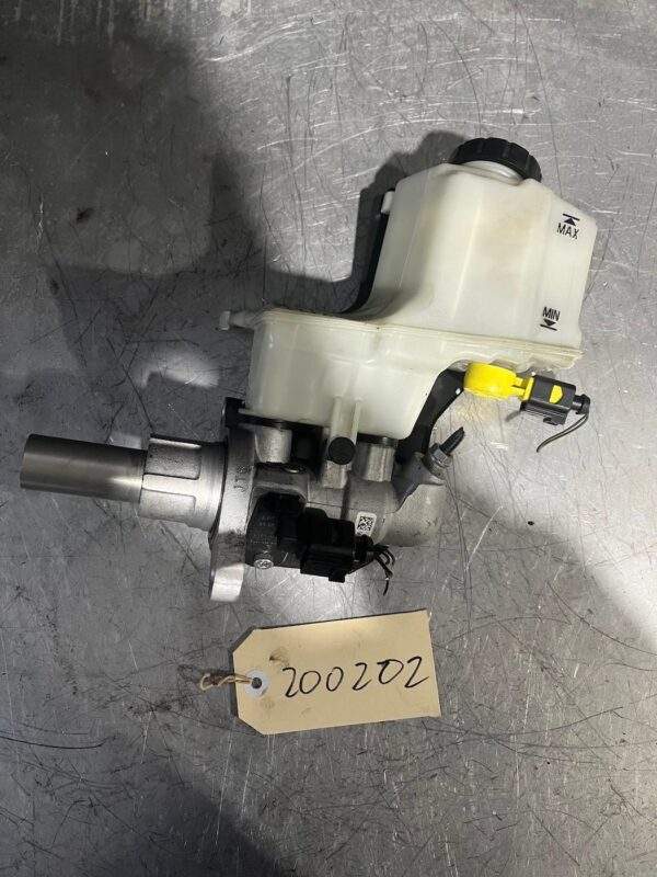 Volkswagen Audi Brake Master Cylinder 8E0 611 021