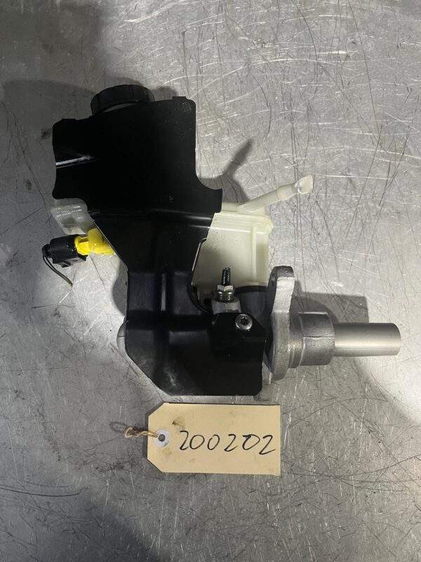 Volkswagen Audi Brake Master Cylinder 8E0 611 021