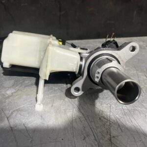 Volkswagen Audi Brake Master Cylinder 8E0 611 021 - Image 4