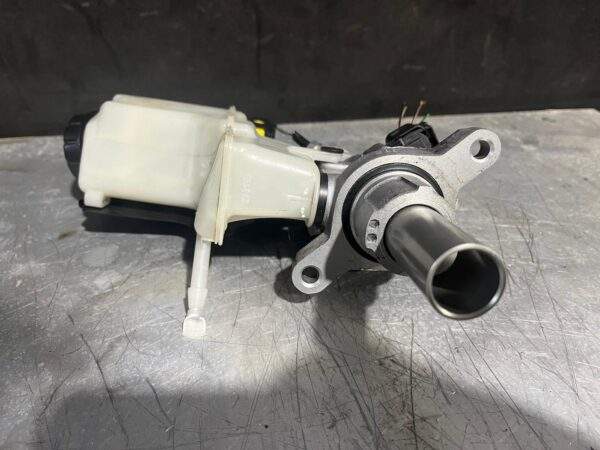 Volkswagen Audi Brake Master Cylinder 8E0 611 021