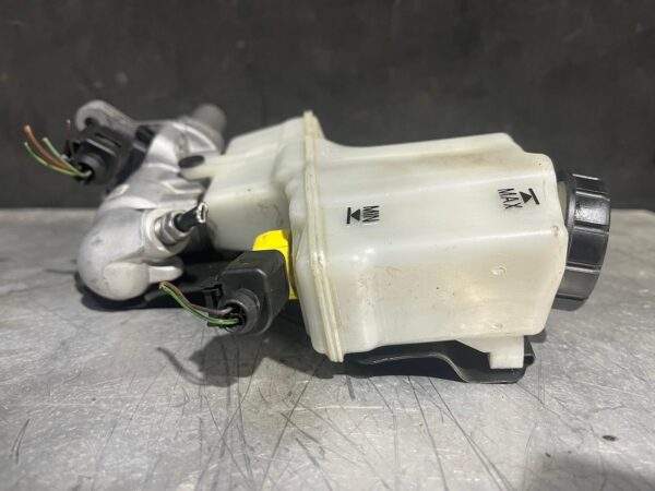 Volkswagen Audi Brake Master Cylinder 8E0 611 021