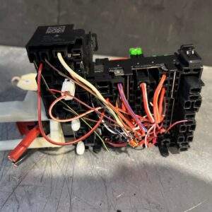 Volkswagen Golf Mk7 R Relay Fuse Box 5Q0 937 615 C - Image 3