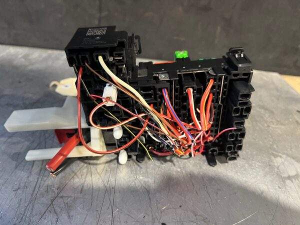 Volkswagen Golf Mk7 R Relay Fuse Box 5Q0 937 615 C