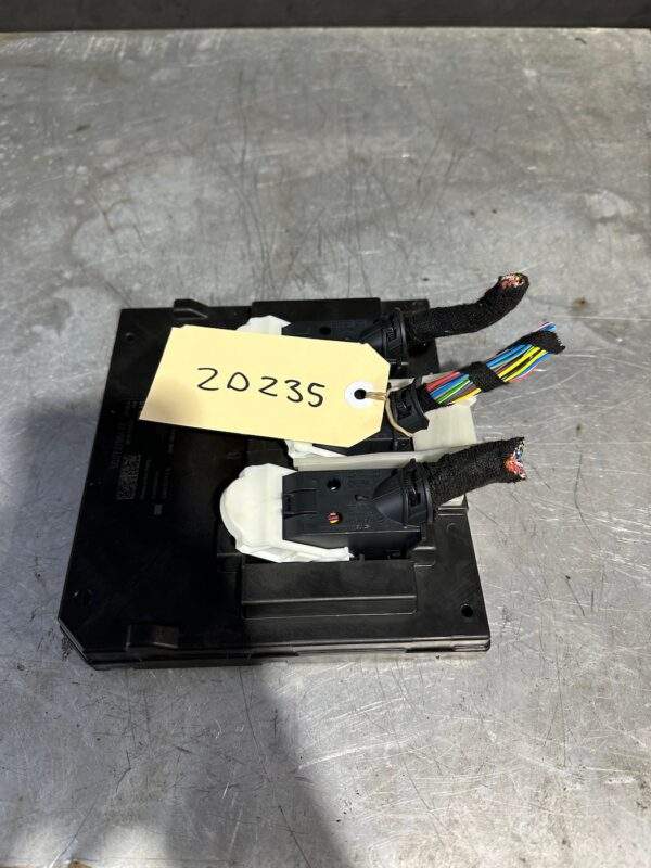 Audi 8V A3 S3 / Volkswagen Golf GTi R Body Control Module BCM 5Q0 937 084 AE