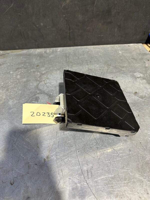 Audi 8V A3 S3 / Volkswagen Golf GTi R Body Control Module BCM 5Q0 937 084 AE