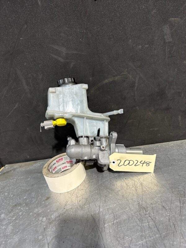 Volkswagen Golf Mk7 R Brake Master Cylinder 5Q2 611 301, 1K0 945 459 A