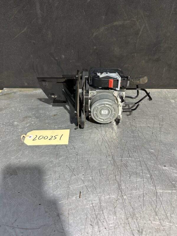 Volkswagen Golf Mk7 R ABS Pump 5Q0 907 379 AB