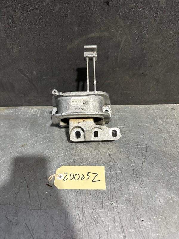 Audi 8V S3 / Volkswagen Golf Mk7 R Engine Motor Mount 5Q0 199 262 DD