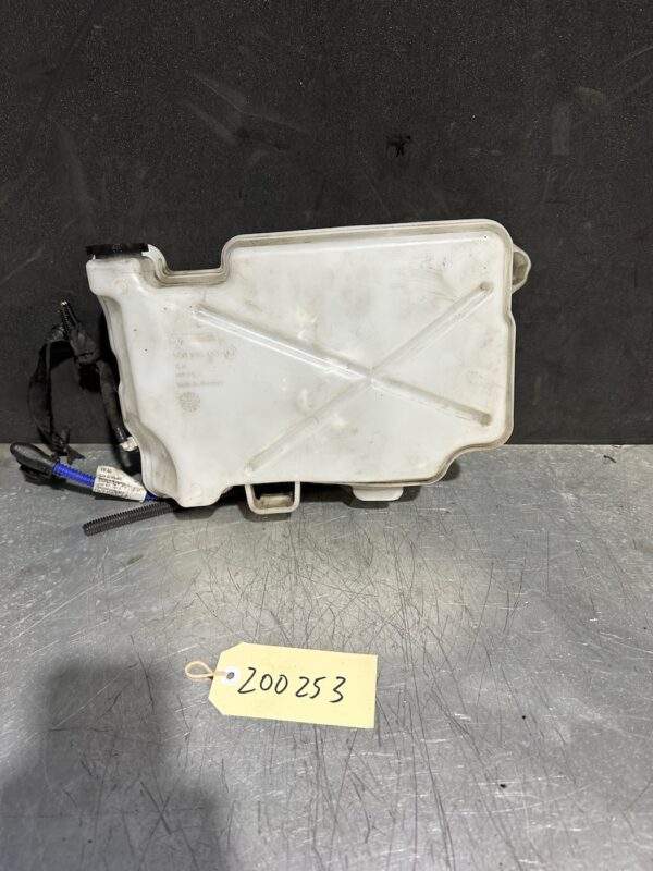 Volkswagen Golf Mk7 Washer Tanks Reservoir with pumps 5Q0 955 449 AE