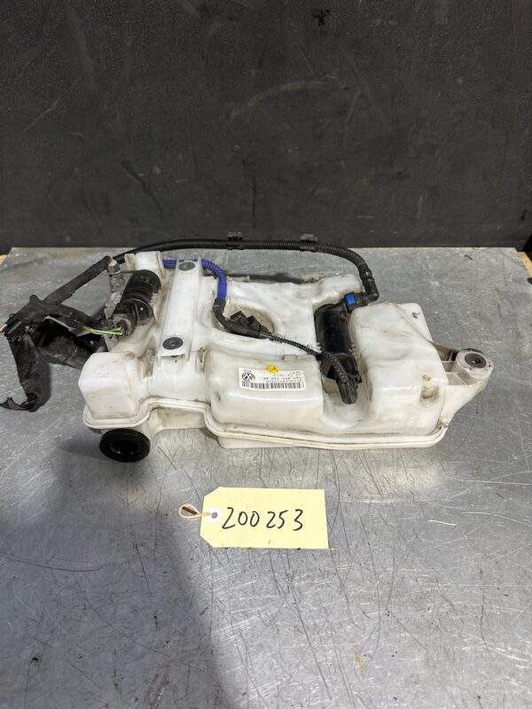 Volkswagen Golf Mk7 Washer Tanks Reservoir with pumps 5Q0 955 449 AE