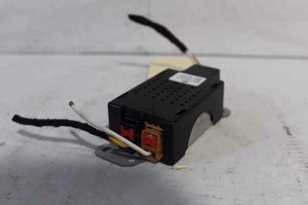 Volkswagen Golf Mk6 Antenna Amplifier Booster Module 5M0 035 570 B