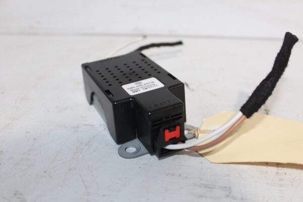 Volkswagen Golf Mk6 Antenna Amplifier Booster Module 5M0 035 570 B