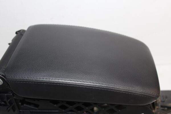 Volkswagen Golf Mk6 Centre Console Arm Rest 1K5 864 251 C