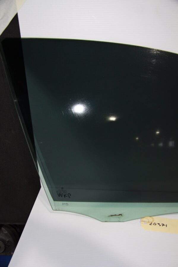 Volkswagen Golf Mk6 Front Passenger Left Window Glass 5K4 845 202 D