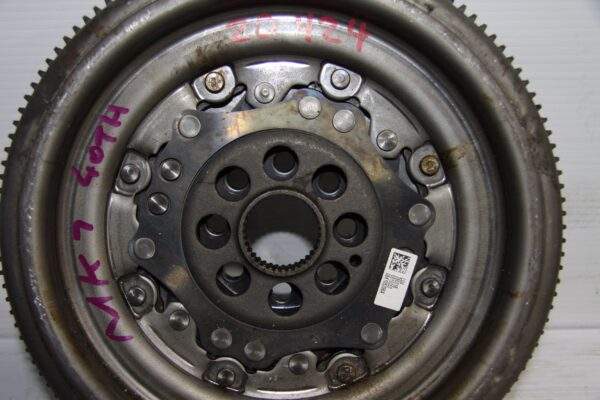 Audi 8V S3 8S tt / Volkswagen MK7 Golf Dual Mass Flywheel 06K 105 266 A