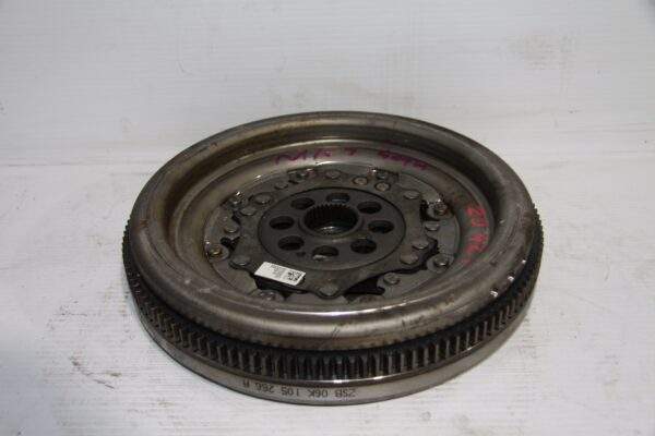 Audi 8V S3 8S tt / Volkswagen MK7 Golf Dual Mass Flywheel 06K 105 266 A