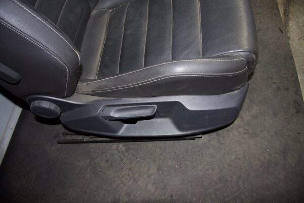 Volkswagen Golf Mk7 R Front Seats Pair - Leather Black