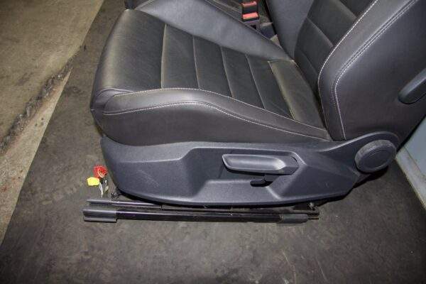 Volkswagen Golf Mk7 R Front Seats Pair - Leather Black