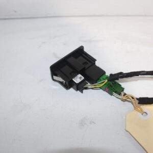 Volkswagen Mk7 Golf USB Port Interface 5G0 035 222 E - Image 3
