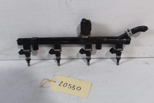 Volkswagen Mk7 Golf R Fuel Rail With Injectors 06K 133 681 A