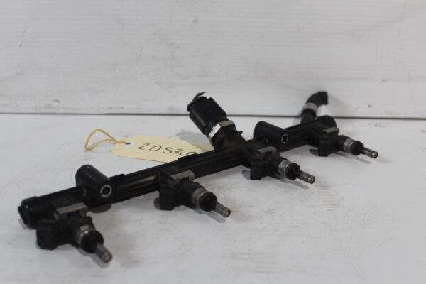 Volkswagen Mk7 Golf R Fuel Rail With Injectors 06K 133 681 A