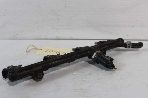 Volkswagen Mk7 Golf R Fuel Rail With Injectors 06K 133 681 A