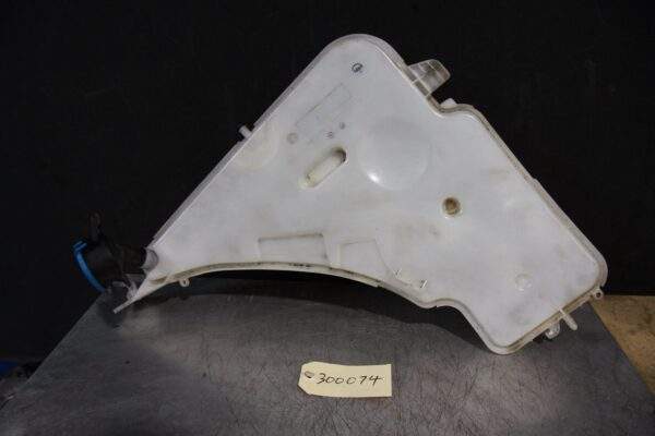 BMW F80 F82 F87 M2 M3 M4 Window Washer Bottle Reservoir 61667241680
