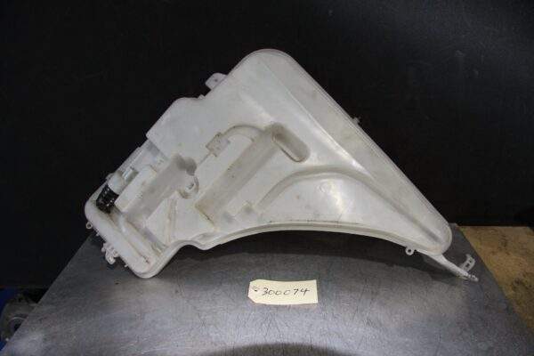 BMW F80 F82 F87 M2 M3 M4 Window Washer Bottle Reservoir 61667241680