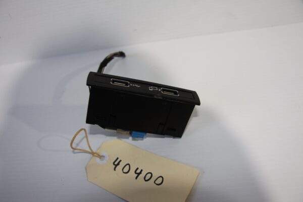 Mercedes Benz A CLA GLA CLE Class USB Connection Hub A172 820 20 00