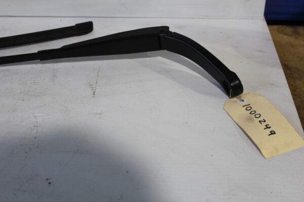 Audi 8V A3 S3 RS3 Front Right Wiper Arm 8V2 955 408 B