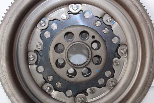 Audi 8V S3 8S tt / Volkswagen MK7 Golf Dual Mass Flywheel 06K 105 266 A