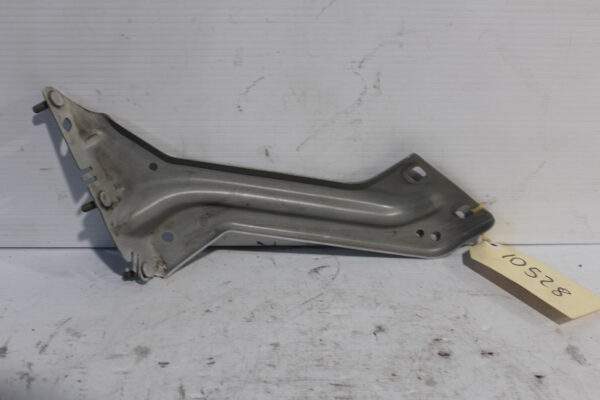 Audi 8R Q5 SQ5 Left Passenger Guard Fender Bracket 8R0 821 135