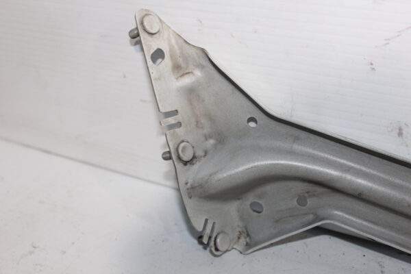 Audi 8R Q5 SQ5 Left Passenger Guard Fender Bracket 8R0 821 135