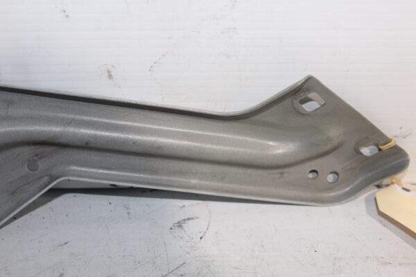 Audi 8R Q5 SQ5 Left Passenger Guard Fender Bracket 8R0 821 135