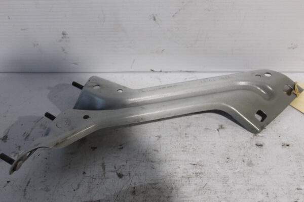 Audi 8R Q5 SQ5 Left Passenger Guard Fender Bracket 8R0 821 135