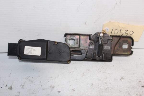 Audi 8R Q5 SQ5 Boot Tailgate Lock Striker Plate 4F9 827 383 G