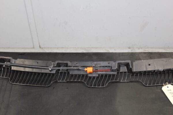 Volkswagen Mk7 Golf Rear Impact Absorber w Entry Antenna 5Q0807863A, 5Q0962131