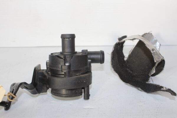 Audi 8V A3 S3 / Volkswagen Mk7 Golf Auxillary Coolant Water Pump 5Q0 965 567 H
