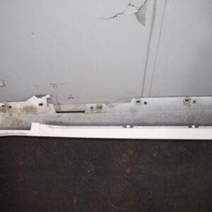 BMW F80 M3 Passenger Left LH Side skirt Sill Mould White - Image 5