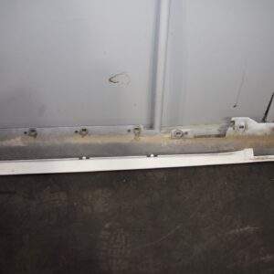 BMW F80 M3 Driver Right RH Side skirt Sill Mould White - Image 3