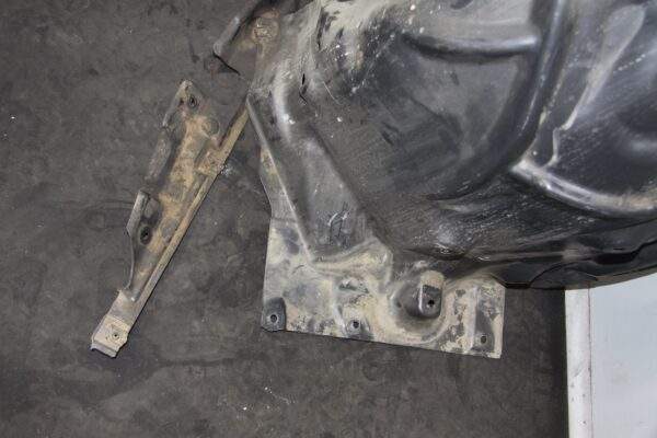 BMW F80 F82 M3 M4 Rear Drivers Right Wheel Guard Liner 51718054276