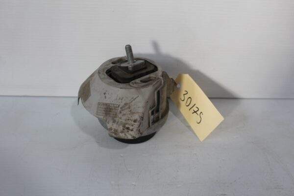 BMW F80 F82 F87 M2 M3 M4 Right Driver Engine Mount 2284818