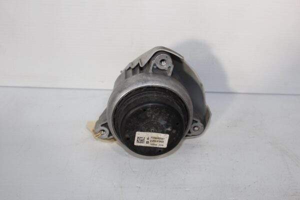 BMW F80 F82 F87 M2 M3 M4 Right Driver Engine Mount 2284818